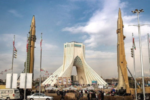 iran-luncurkan-rudal-sejjil-jangkauan-2-000-km-ke-israel