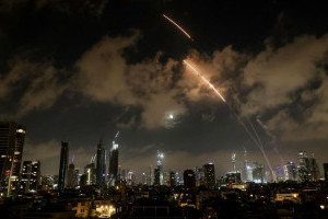 iran-tegaskan-akan-respon-tegas-jika-as-ikut-serangan-israel
