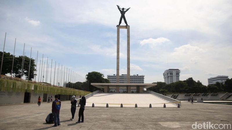 jakarta-sediakan-9-lokasi-parkir-untuk-puncak-hut-ke-498-di-taman-lapangan-banteng
