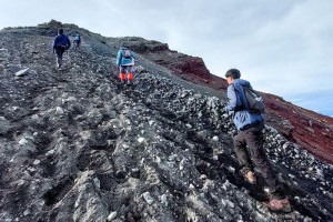 jalur-puncak-rinjani-ditutup-untuk-evakuasi-pendaki-brasil