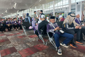 jamaah-haji-kloter-12-jks-depok-tiba-dengan-selamat-di-balai-kota