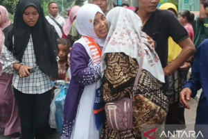 jemaah-haji-lega-setelah-diancam-bom-di-debarkasi-surabaya