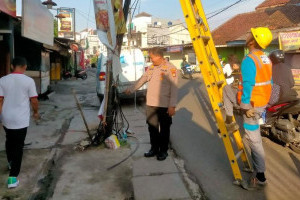kabel-melintang-di-ciputat-timur-polisi-respon-cepat-tangani-penanganan