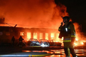 kantor-swasta-di-ukraina-diserang-drone-rusia-bangunan-terbakar