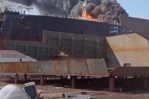 kapal-tanker-terbakar-di-batam-menewaskan-4-orang-dan-luka-luka