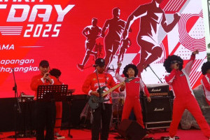 kapolri-dan-panglima-tni-tampil-menghibur-di-bhayangkara-sport-day