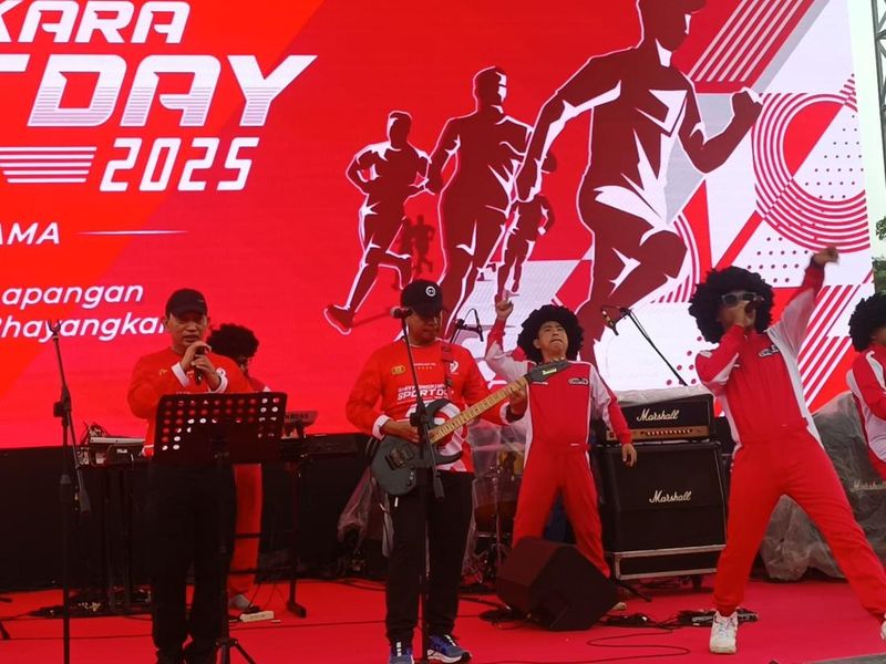 kapolri-dan-panglima-tni-tampil-menghibur-di-bhayangkara-sport-day