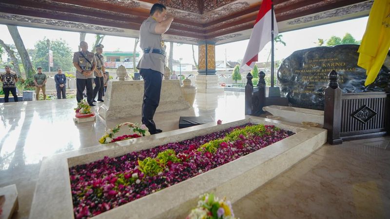 kapolri-tutup-rangkaian-ziarah-ke-makam-bung-karno