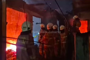 kebakaran-di-tebet-tewaskan-wanita-dugaan-penyebab-api-lilin