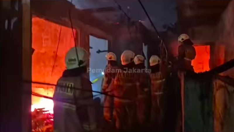 kebakaran-di-tebet-tewaskan-wanita-dugaan-penyebab-api-lilin