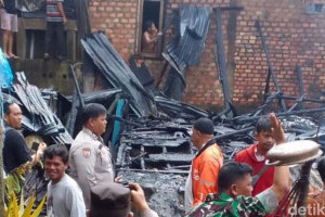 kebakaran-rumah-di-palembang-akibat-charger-meledak-keamanan-ditingkatkan
