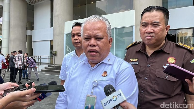 kejagung-ri-siapkan-langkah-hukum-terkait-pencabutan-izin-profesi-pengacara-lisa-rachmat
