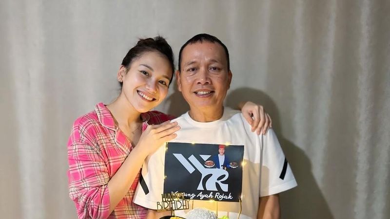 kejutan-spesial-dari-ayah-ojak-untuk-ulang-tahun-ayu-ting-ting-ke-33