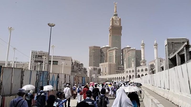 kelanjutan-peniadaan-kepulangan-jemaah-haji-banyuwangi-akibat-penutupan-bandara-oman