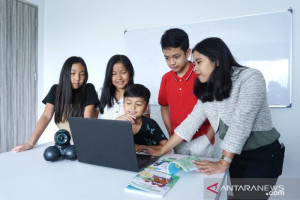 kemendikdasmen-perkenalkan-kurikulum-ai-koding-adaptif-untuk-sekolah-indonesia