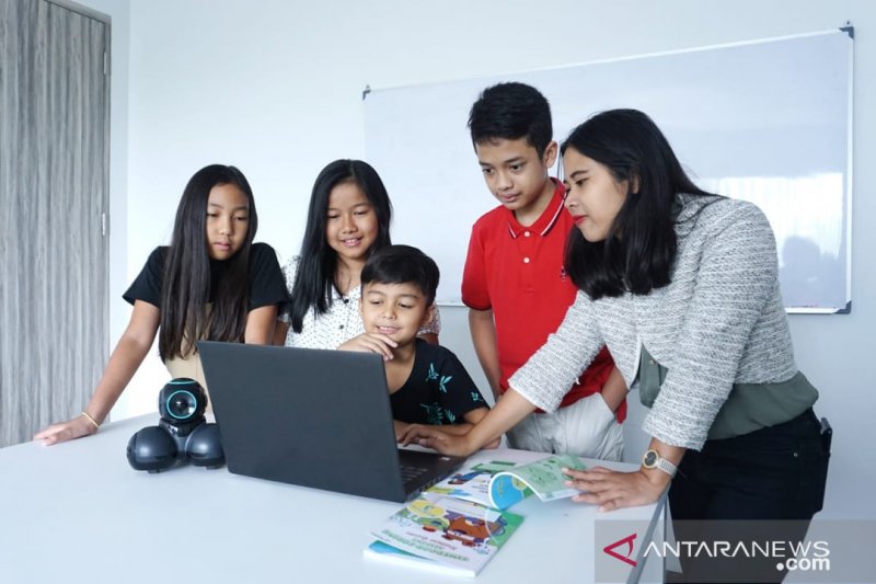 kemendikdasmen-perkenalkan-kurikulum-ai-koding-adaptif-untuk-sekolah-indonesia