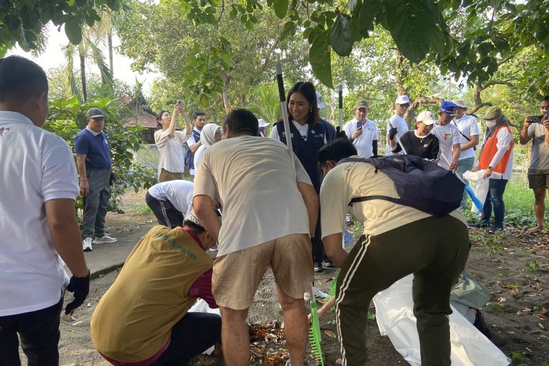kemenpar-aktifkan-gerakan-wisata-bersih-di-pantai-lovina-bali