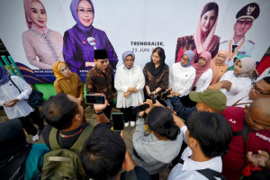 kemensos-gelar-aksi-bersih-sungai-di-trenggalek-demi-lingkungan-asri
