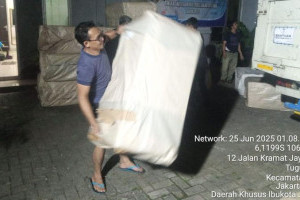 kemensos-salurkan-bantuan-untuk-korban-banjir-rob-jakarta-utara