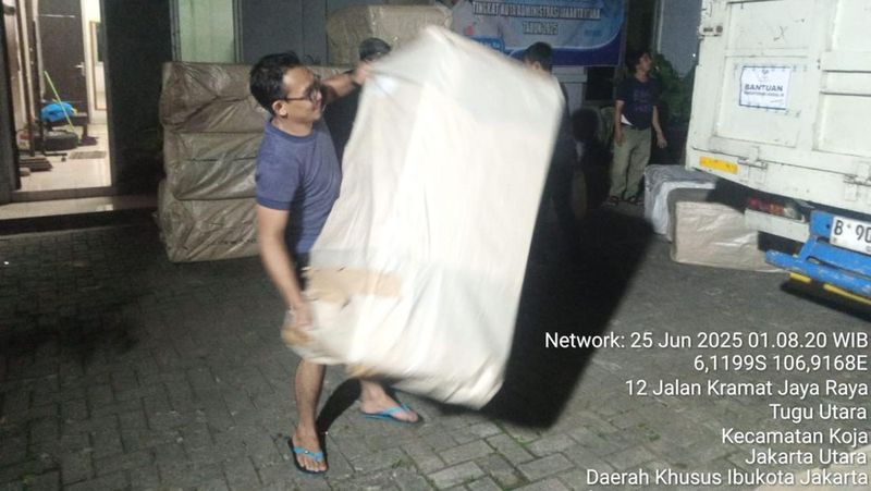 kemensos-salurkan-bantuan-untuk-korban-banjir-rob-jakarta-utara