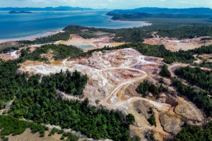 kerusakan-lingkungan-akibat-tambang-ilegal-di-citlim-karimun