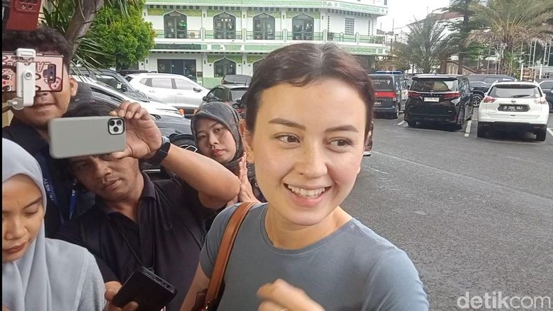 kimberly-ryder-tegaskan-hubungan-profesional-dengan-baim-wong