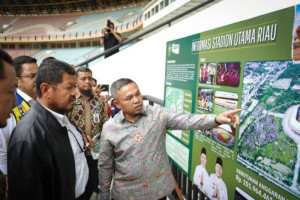 komisi-v-dpr-kunjungi-stadion-utama-riau-yang-terbengkalai