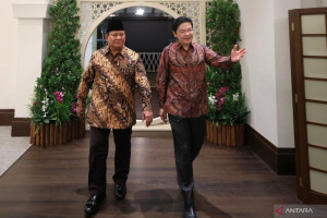 kompak-berbatik-presiden-prabowo-dijamu-pm-wong-dalam-private-dinner