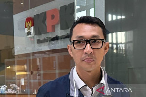 kpk-periksa-enam-saksi-kasus-dugaan-gratifikasi-pengadaan-di-mpr-ri