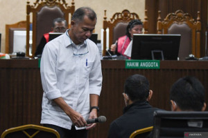 kpk-periksa-terpidana-kasus-bansos-pkh-terkait-penyidikan-kasus-presiden