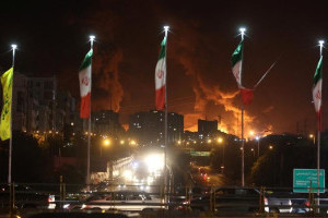krisis-diplomatik-memuncak-evakuasi-massal-warga-dari-israel-dan-iran