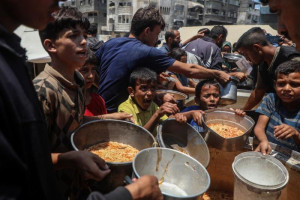 krisis-ekonomi-gaza-meningkatkan-tekanan-di-tengah-lonjakan-harga-dan-kelangkaan-uang-tunai