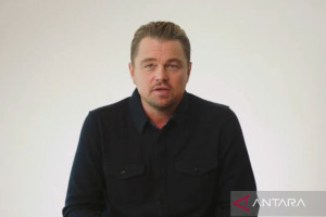 leonardo-dicaprio-dan-vittoria-ceretti-hadiri-pernikahan-jeff-bezos