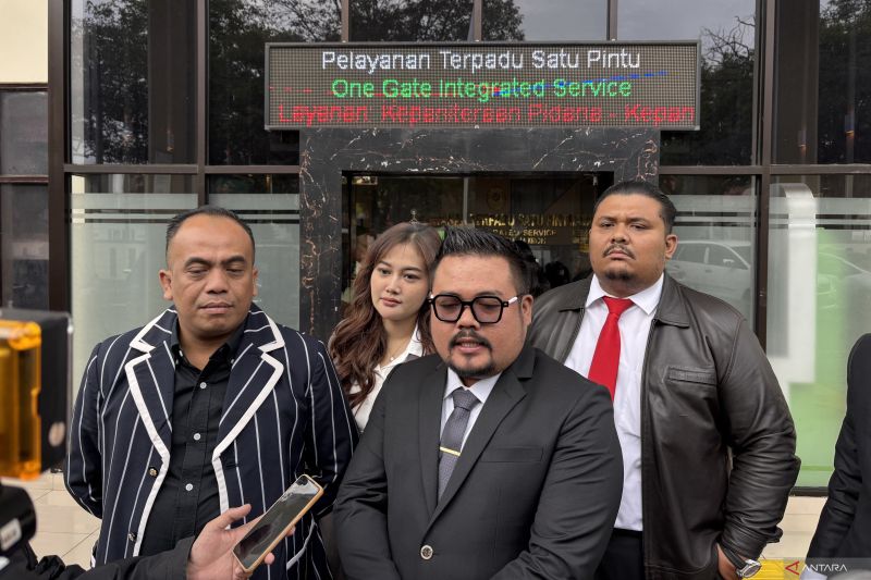lisa-mariana-absen-dalam-sidang-gugatan-perdata-terhadap-ridwan-kamil