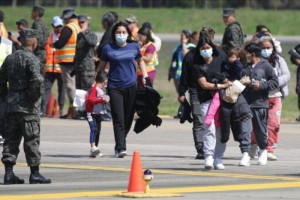 ma-as-izinkan-deportasi-imigran-ke-negara-ketiga-secara-legal