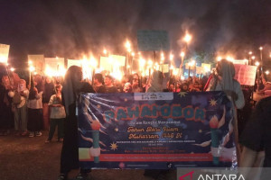 makna-pawai-obor-malam-1-muharram-sebagai-tradisi-islami