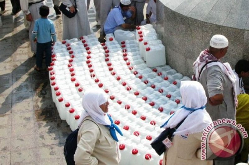 manfaat-kesehatan-dan-kandungan-mineral-air-zamzam