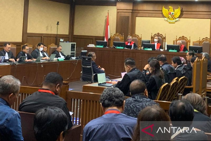 mantan-hakim-konstitusi-maruarar-siahaan-jadi-ahli-meringankan-di-sidang-hasto