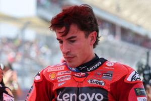 marc-marquez-disoraki-penonton-mugello-bos-ducati-tanggap-sekilas