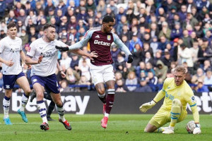 marcus-rashford-bandingkan-gaya-mainnya-dengan-thierry-henry