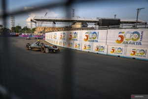 maximilian-gunther-jadi-pembalap-tercepat-di-latihan-bebas-formula-e-dunia