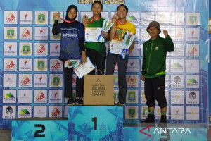 mayra-azalia-sabet-emas-lead-youth-b-di-kejurnas-panjat-tebing-2025