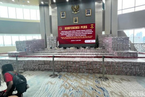melihat-tumpukan-uang-rp-11-8-t-yang-disita-kejagung-di-kasus-korupsi-migor
