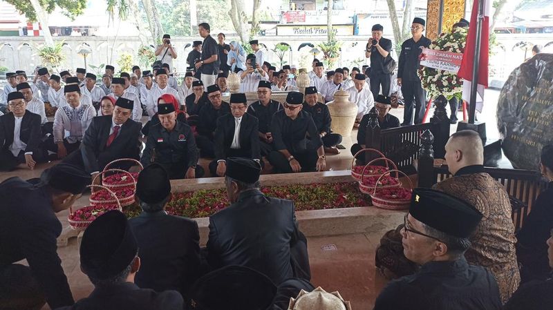menag-dan-kader-pdip-ikuti-ziarah-kebangsaan-bung-karno