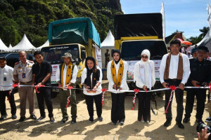 menhut-lepas-ekspor-kopi-kups-ke-dubai-oleh-komisi-iv-dpr