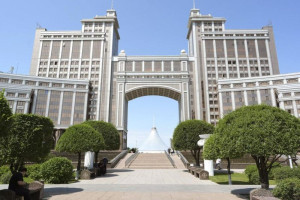 menikmati-pemandangan-musim-panas-di-astana-kazakhstan