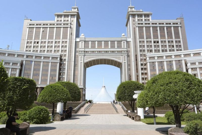 menikmati-pemandangan-musim-panas-di-astana-kazakhstan