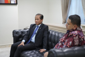 menteri-lhk-dan-wali-kota-makassar-bahas-pengembangan-energi-dari-sampah
