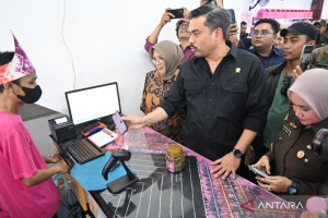 menteri-umkm-dorong-pengembangan-sentra-serap-produk-kalsel