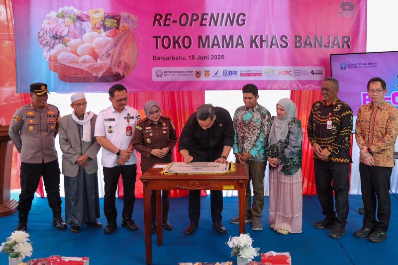 menteri-umkm-resmikan-kembali-toko-mama-khas-banjar